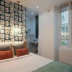 Fabulous Comfortable Studio With Updated Finishes And Design Next To Champ De Mars