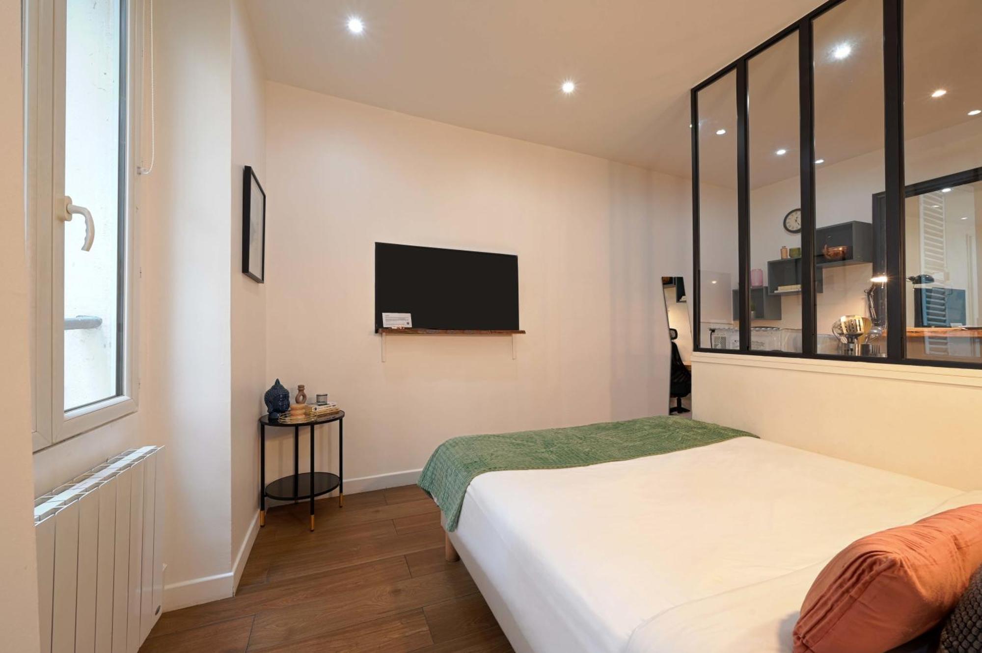 Fabulous Comfortable With Updated Finishes And Design Next To Champ De Mars Appartamento